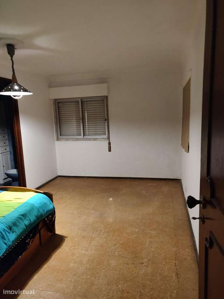 Moradia T5 com 2 Cadernetas + 3 Utilizações Independentes | Loures.-11