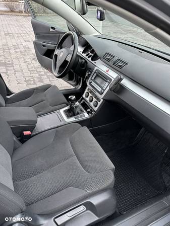 Volkswagen Passat 2.0 TDI DPF Comfortline - 11