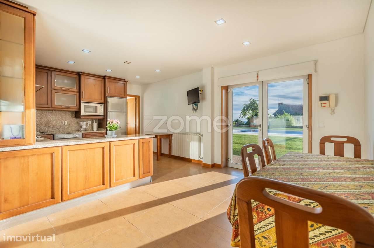 Moradia T4 com piscina | Esposende-9