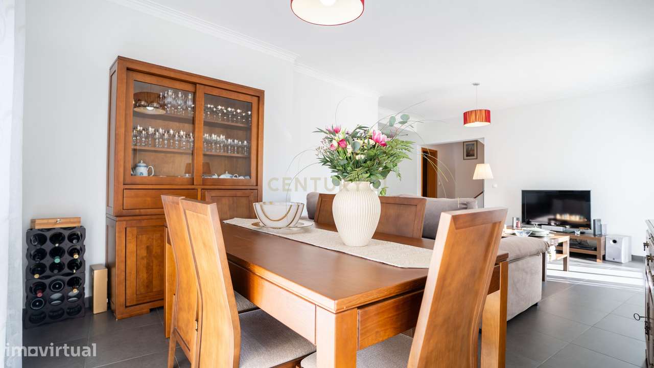 Moradia com espaço exterior e garagem - Grande imagem: 4/31