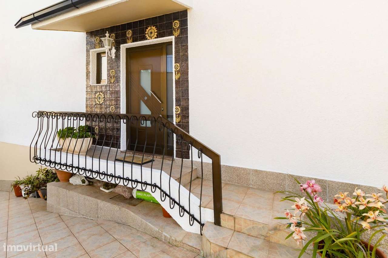 Moradia T3+1 Renovada em Fânzeres (Seixo).Garagem, Jardim e...-8