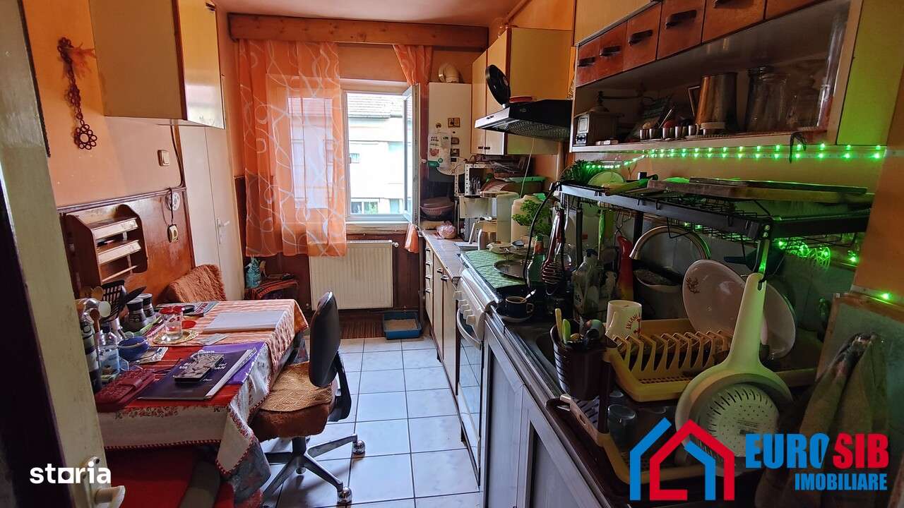 Apartament 3 camere decomandate 2 bai in Sibiu Ciresica-2