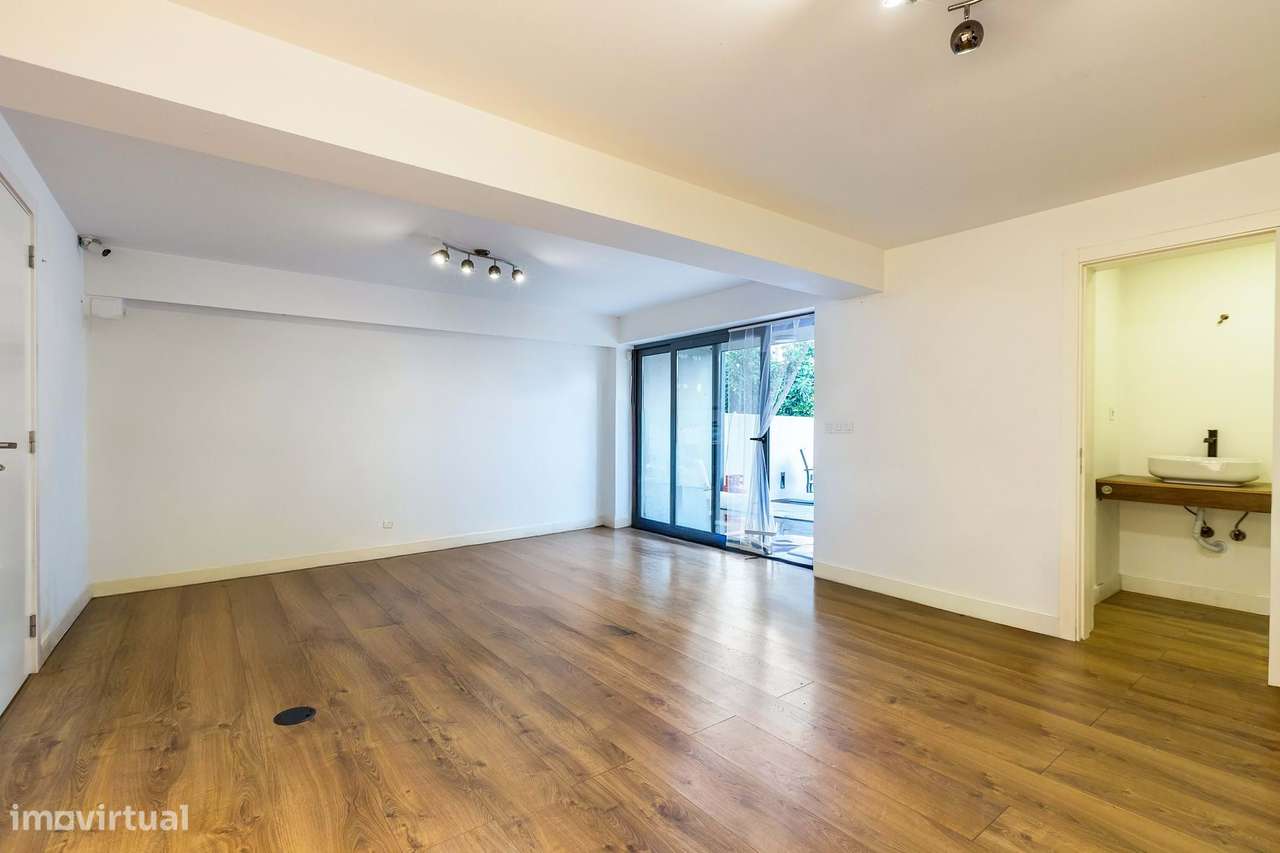 Moradia T4/5 com Piscina no Bairro de Santa Cruz – Benfica, Lisboa-25