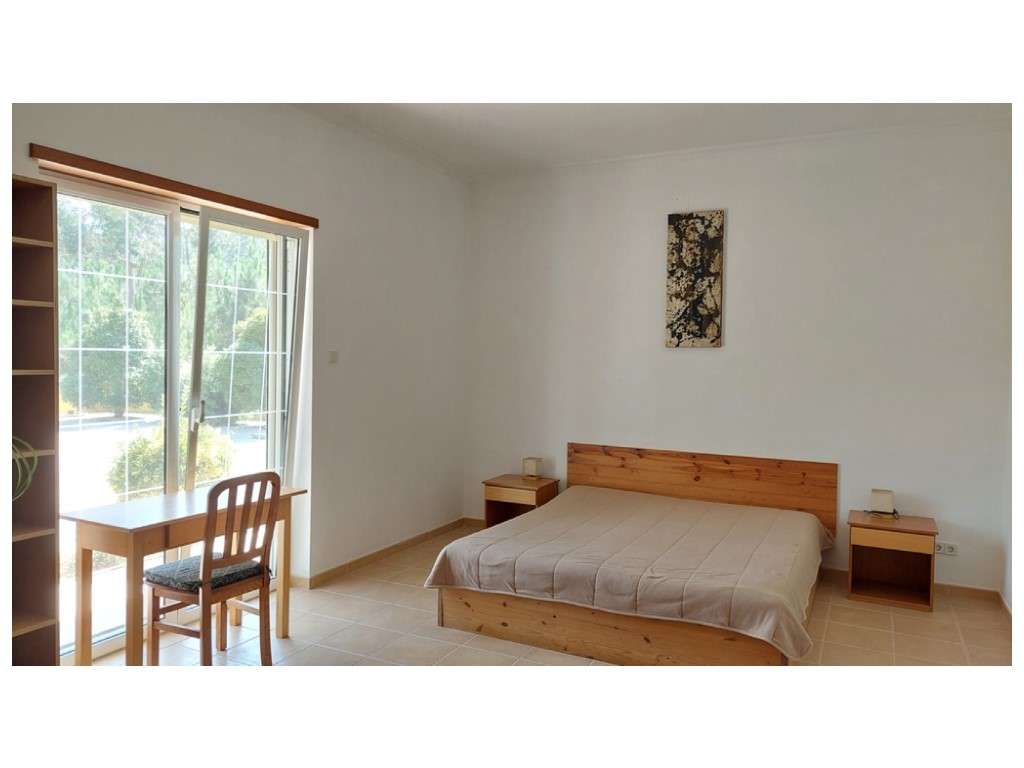 Moradia térrea, individual T4 com piscina e jacuzzi, zona Coimbrão-17