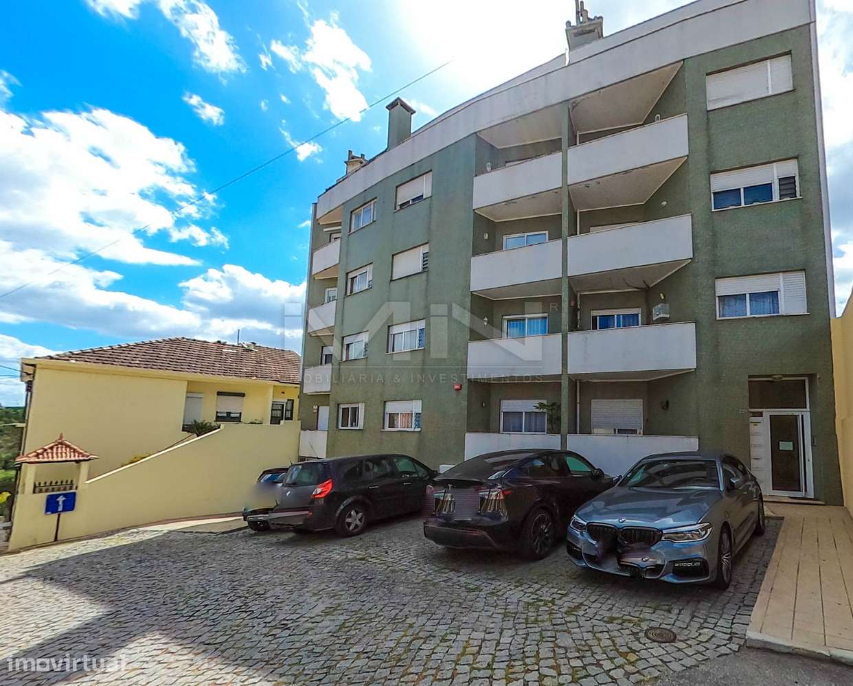 Apartamento T3 c/ Suite e garagem para dois carros-34