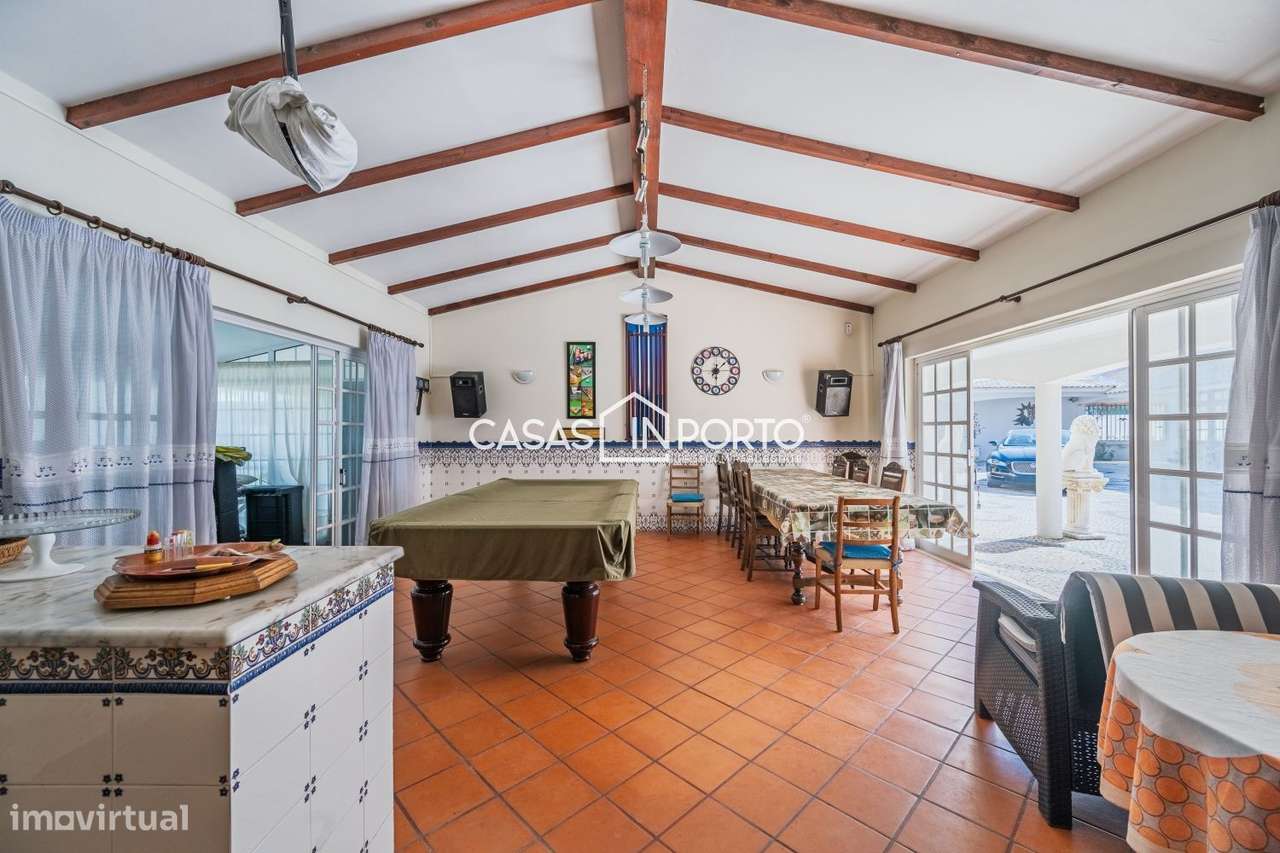 Moradia V5 - Estilo Americano com Piscina e Campo de Ténis – Entre-22