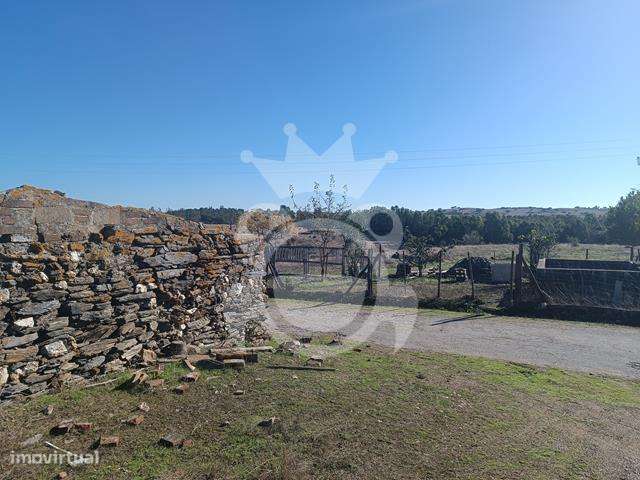 RUÍNA PARA RECUPERAR - CERROS REGUENGOS DE MONSARAZ - Grande imagem: 4/19