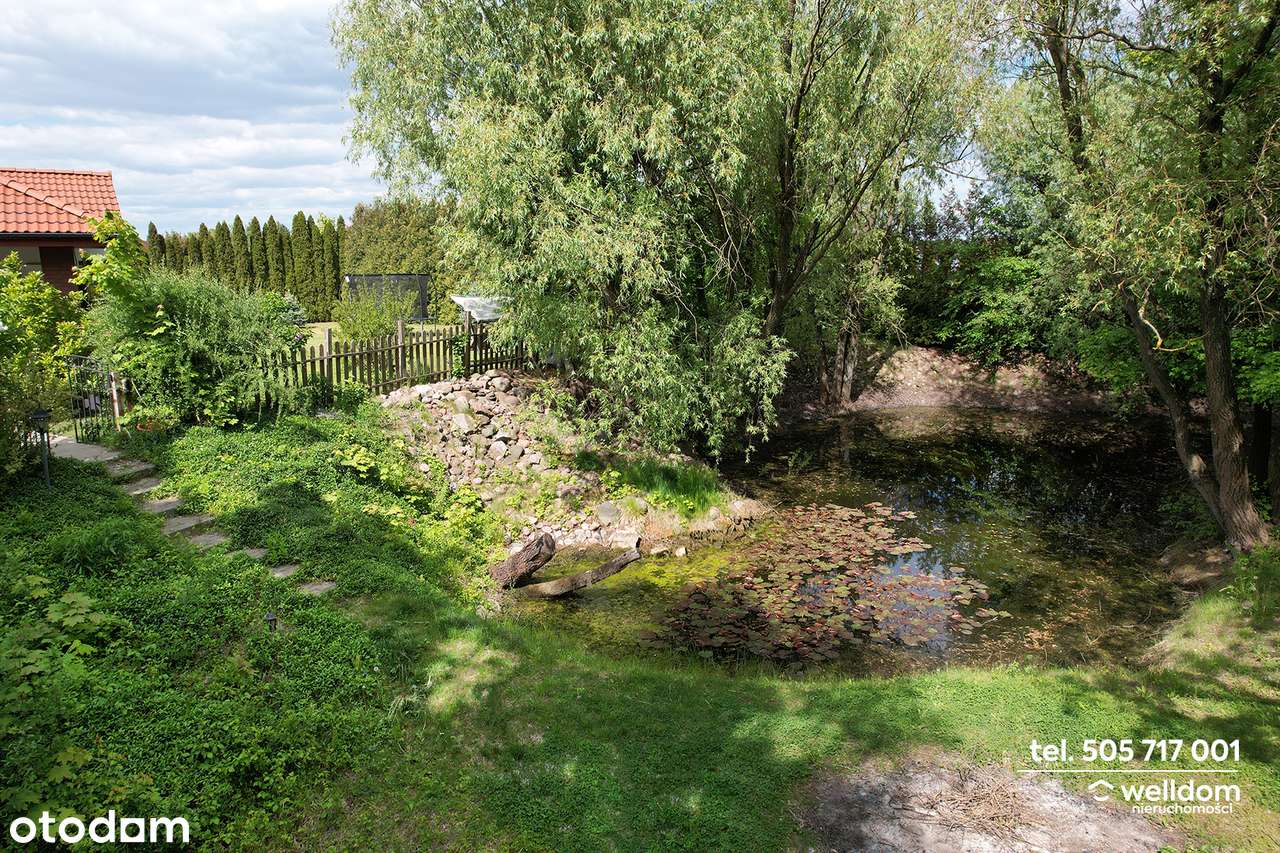 Przestronny dom, duża działka ze stawem-16