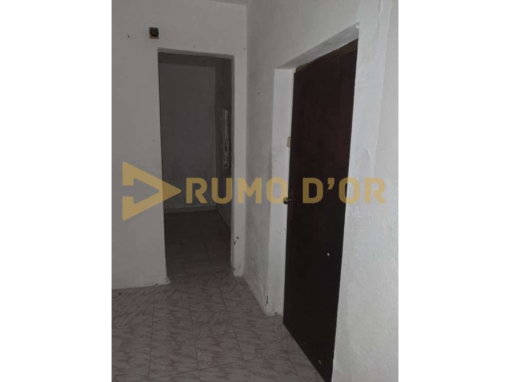 T2 com logradouro para remodelar- Zona GNR-8