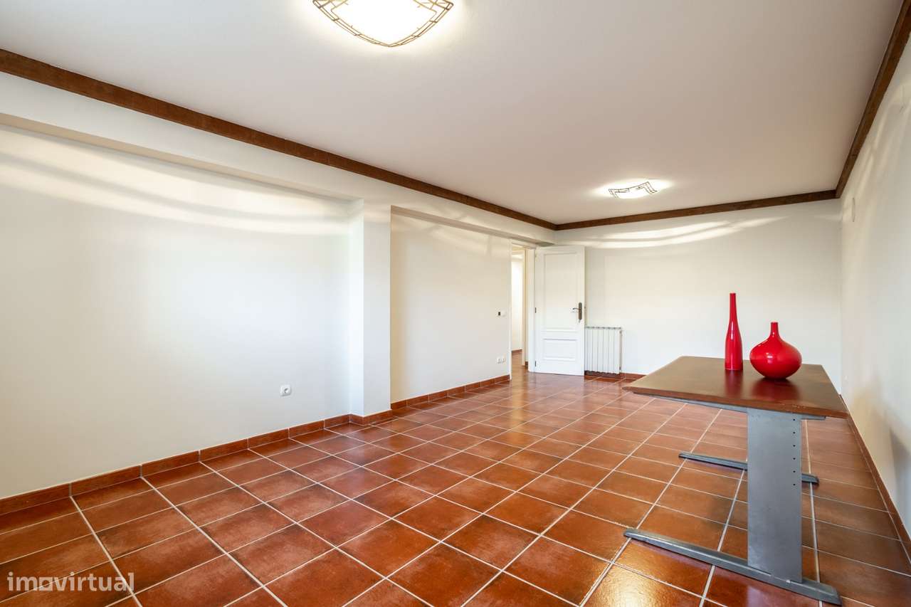 Luxuosa moradia, T5 com piscina e jardim em Pedrulheira-Marinha Grande-31