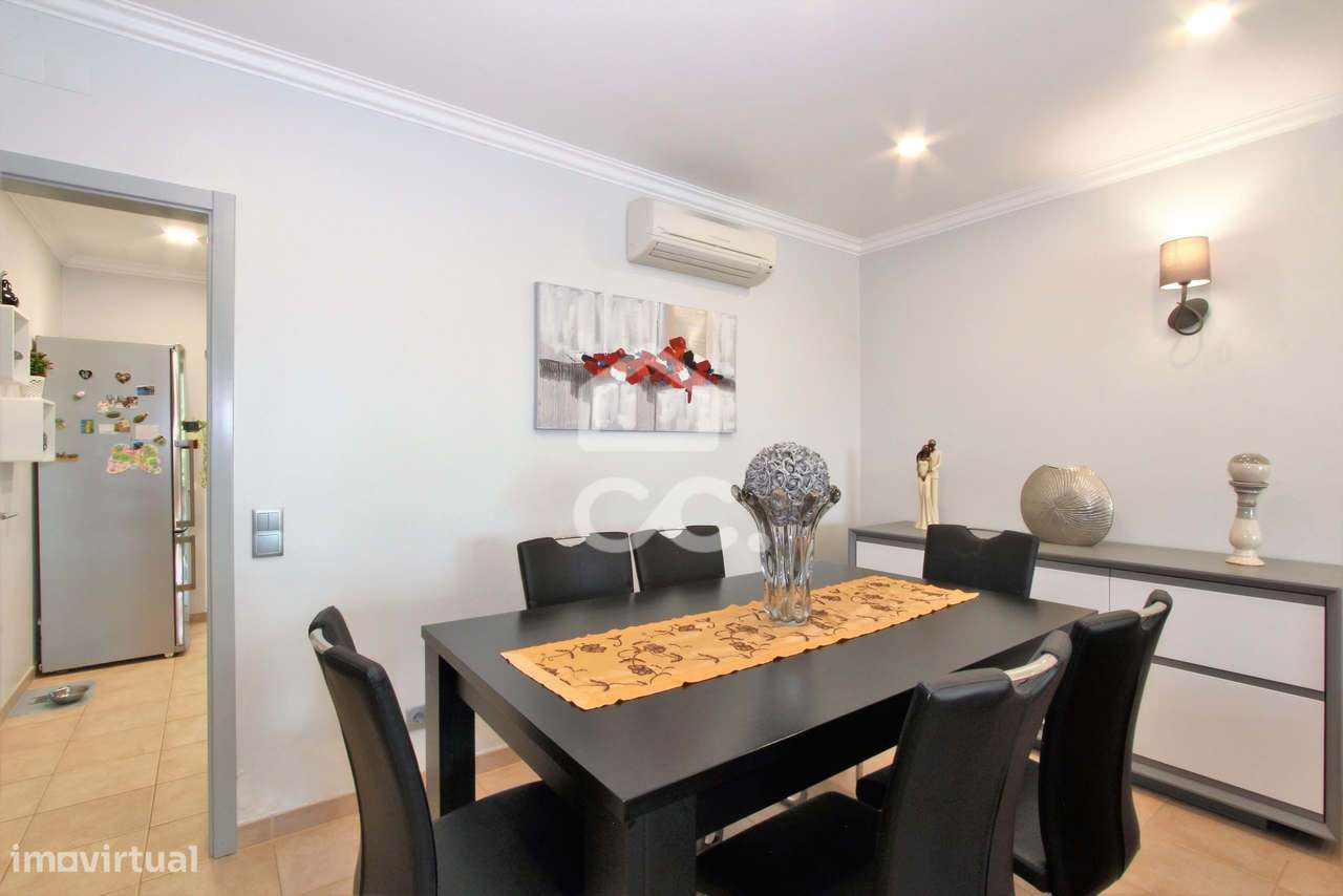 Venda com reserva de usufruto vitalício - Moradia T3 com piscina em Ar-5