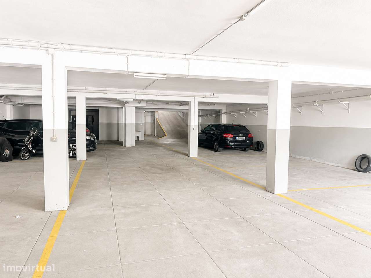 Vende-se apartamento T2 com terraço-16