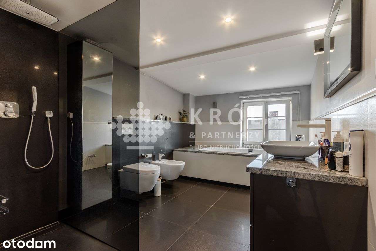 Nietuzinkowe mieszkanie w sercu miasta!-17