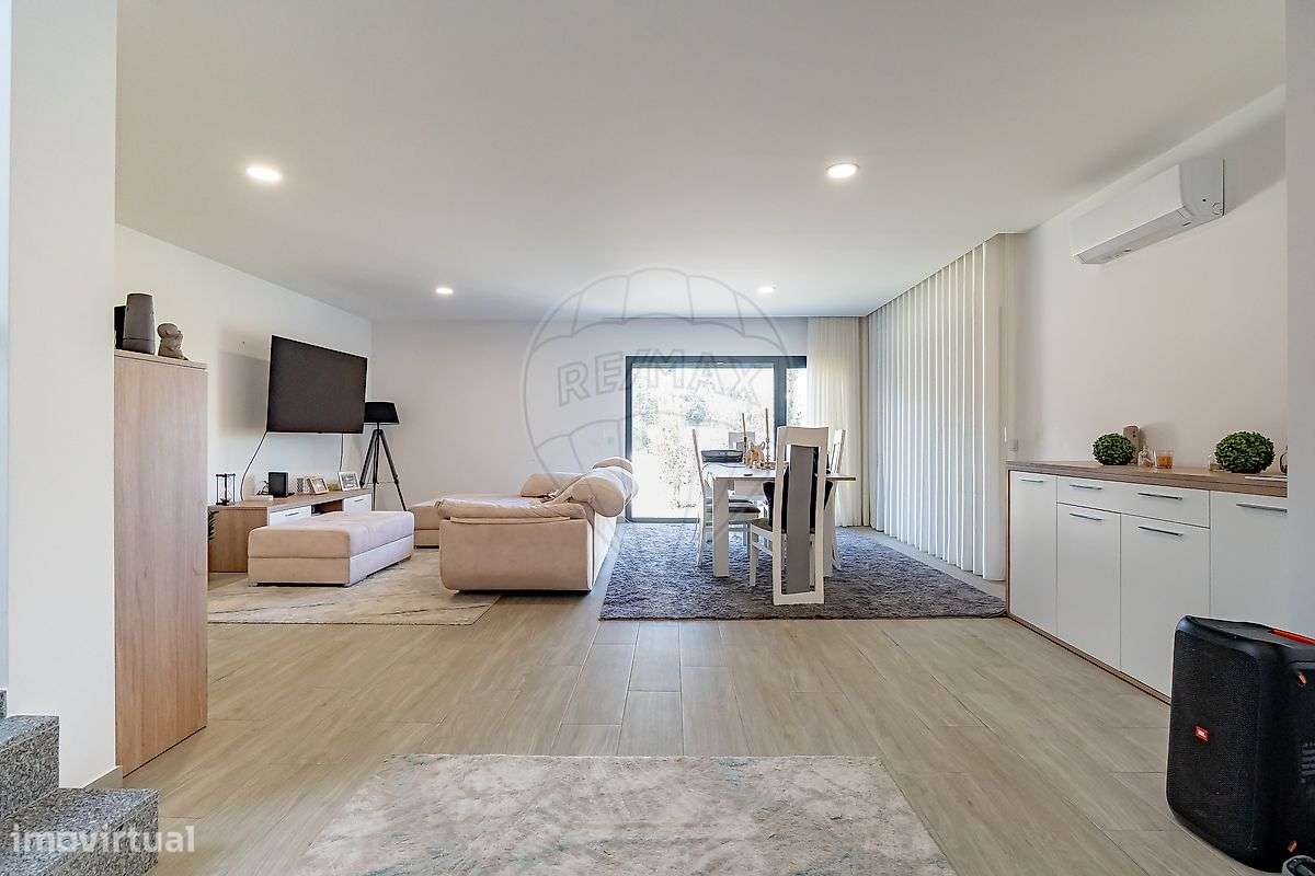 Moradia T4 para venda-17