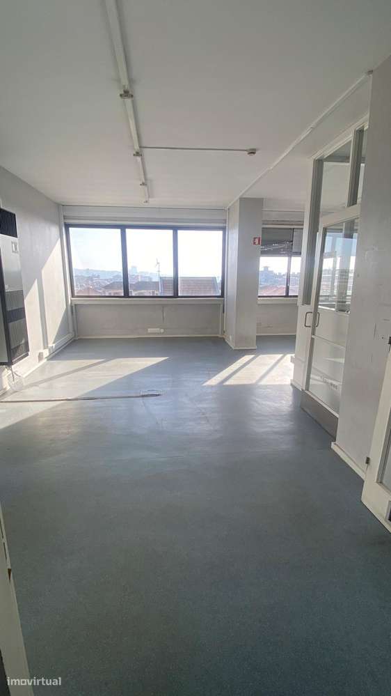 Escritório de 447m², com privilegiada vista, no Centro do Porto-37