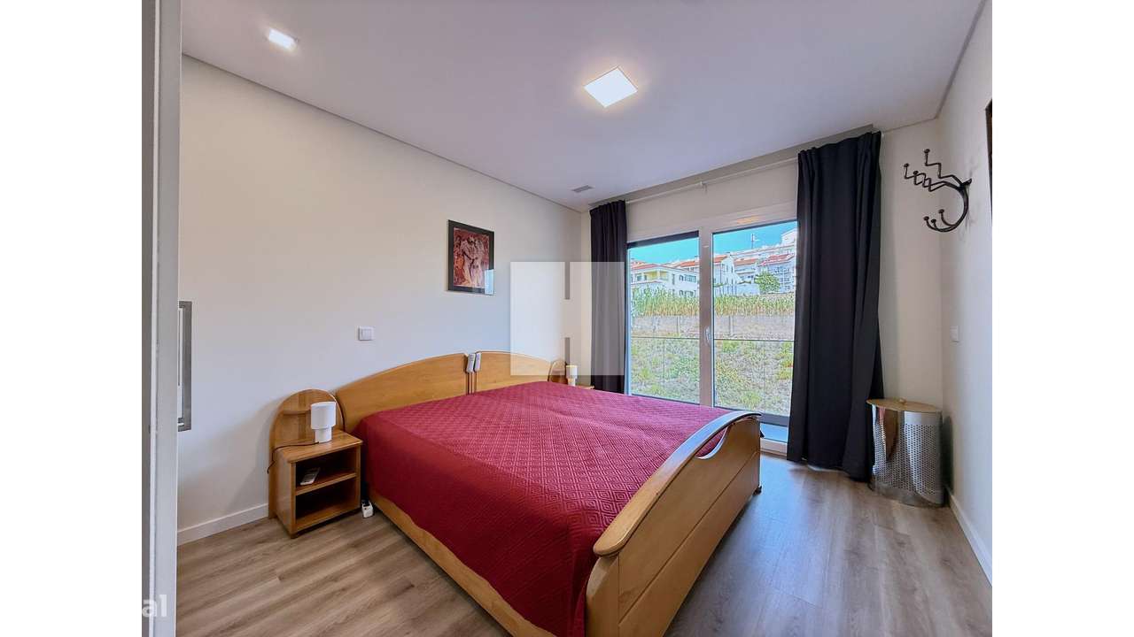 Espaçoso T4+1 Duplex c/ Vista Mar-32