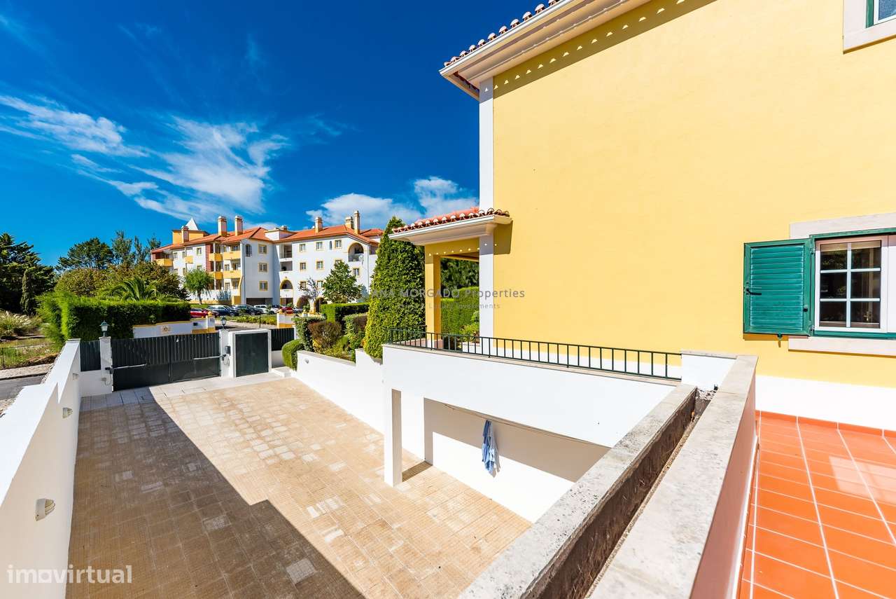 Moradia T4+1 Geminada na Quinta da Beloura — Luminosidade, Conforto e-22