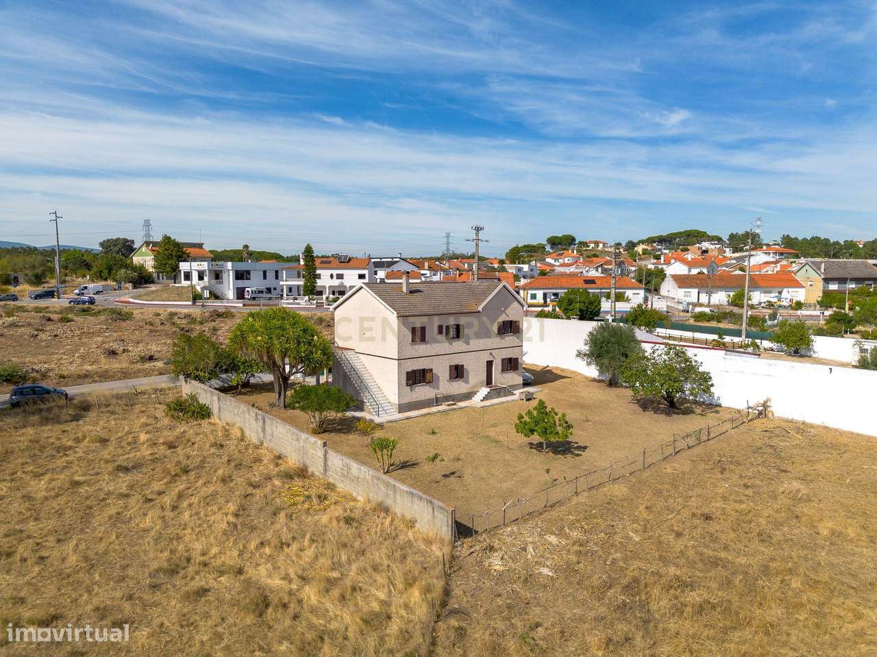 Moradia T4 com Potencial para 2 Frações  Terreno de 8.480 m²  Torres N-7