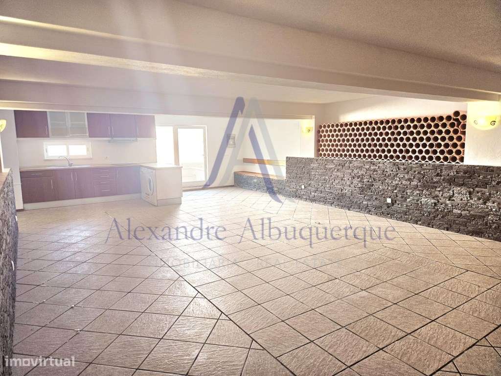 Moradia Isolada com Piscina T3+2-30