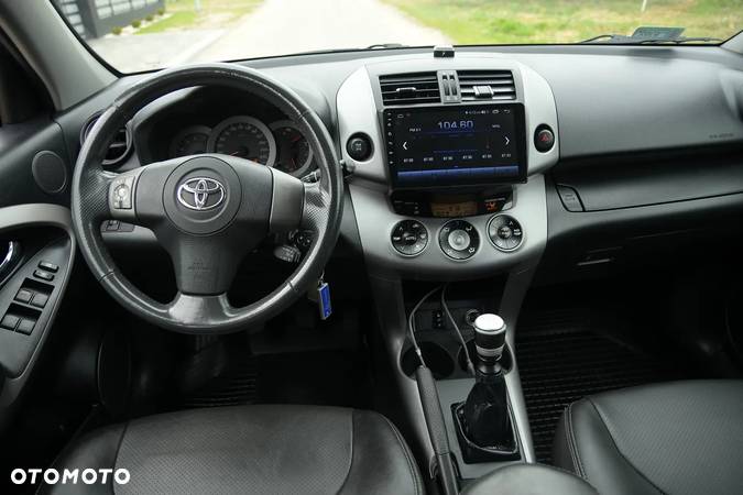 Toyota RAV4 2.2 D-4D Premium - 23