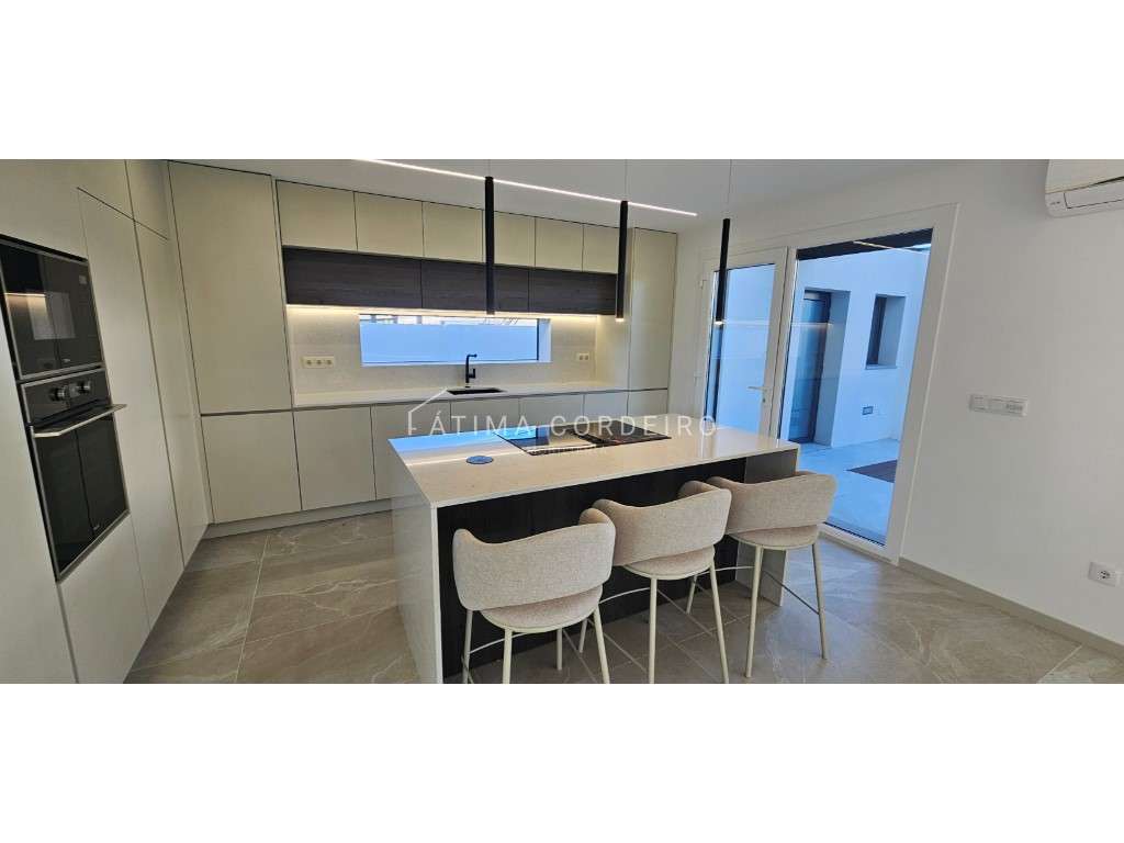 Excelente Moradia T3 Isolada com Piscina e garagem com acabamentos ...-15