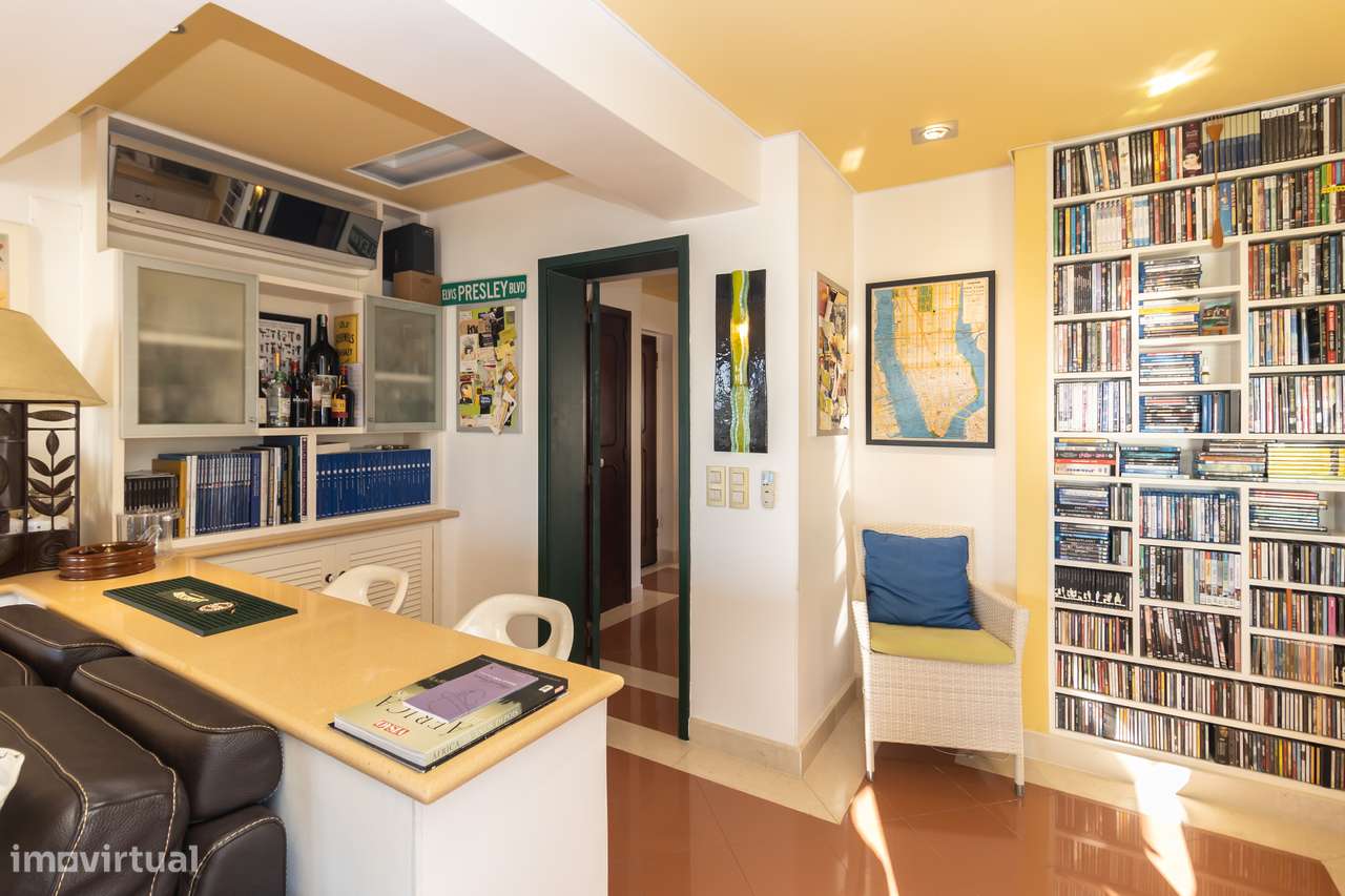 T4+1 Duplex em Primeira com 250m2, Linha de Mar | Sesimbra-11