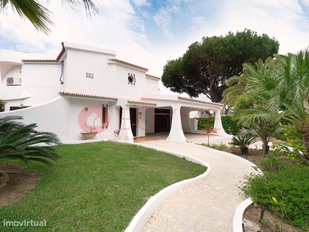 Moradia T3+1 com piscina e jardim privado em Vilamoura - Grande imagem: 4/57