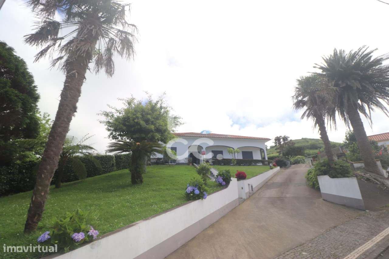 Moradia com 4+1 Quartos - Maia - Ribeira Grande - Grande imagem: 2/57