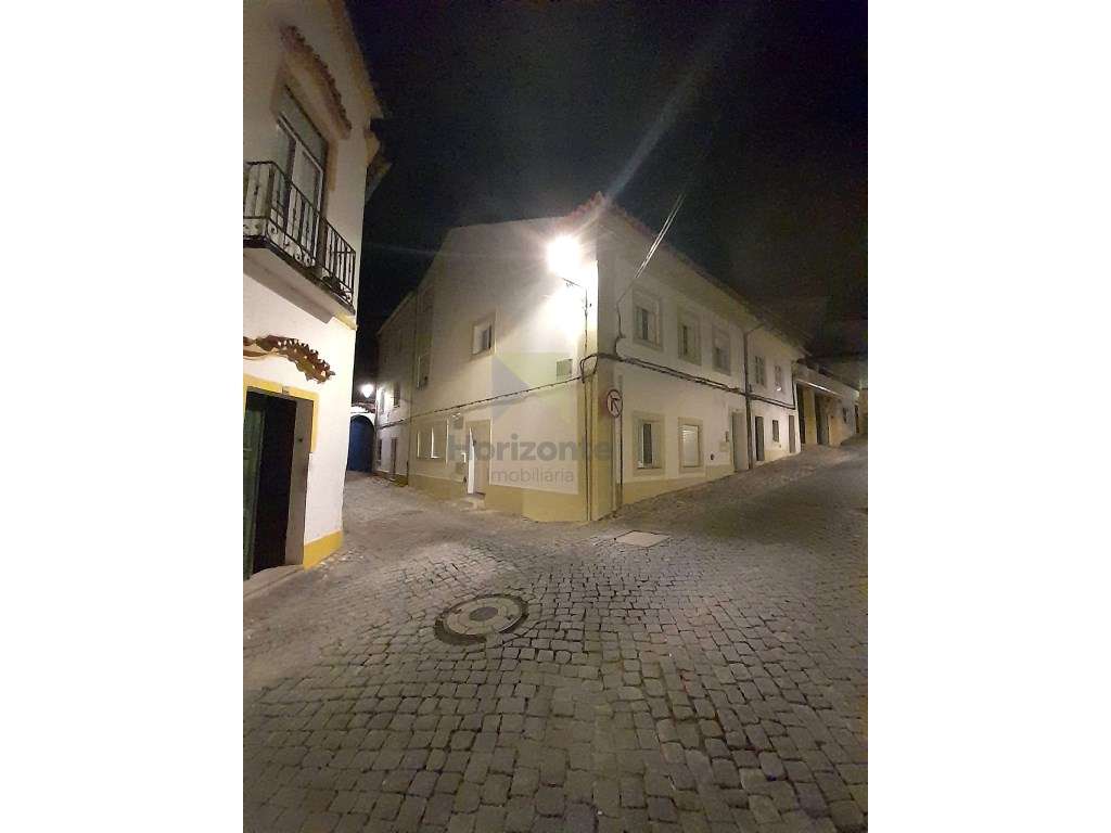 T4 Duplex Totalmente Recuperado no Centro Histórico de Portalegre-32