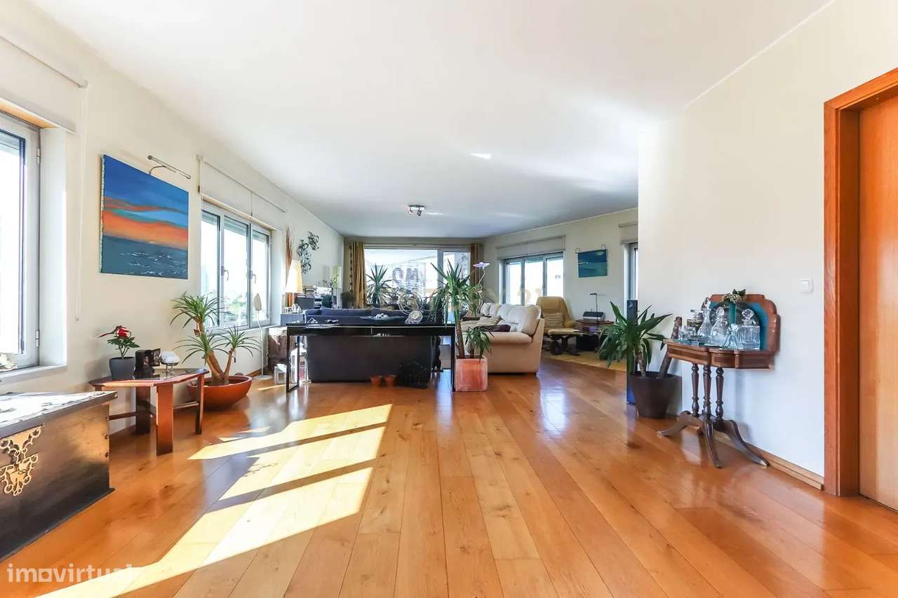 Espetacular apartamento T5 com terraço na parte sul do Parque das Naçõ - Grande imagem: 3/38