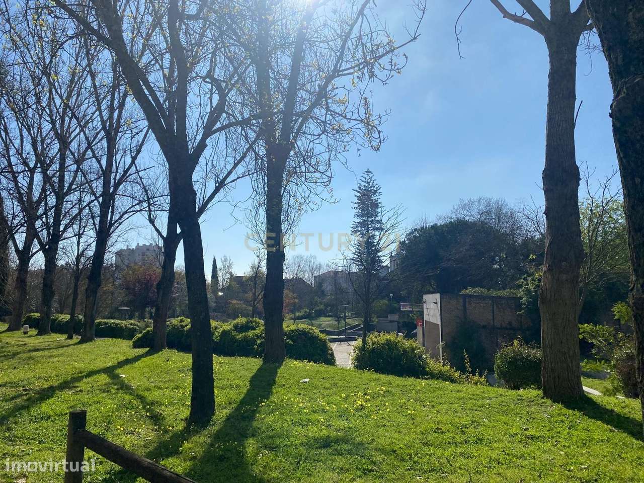 O Refúgio Perfeito em Telheiras – Luz, Conforto e Vista Desafogada-45