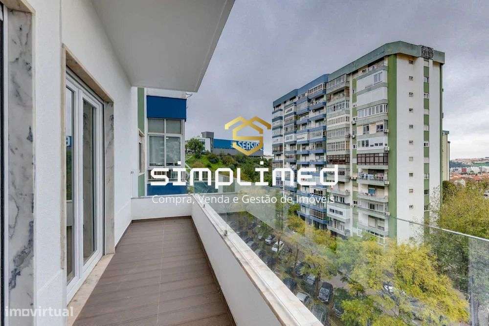 T4 de Luxo Totalmente Remodelado em Carnaxide-10
