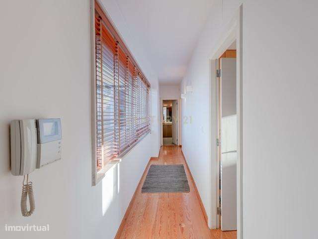 Moradia T6 com Jardim Interior e Garagem na Lapa – Junto à Embaixada d-18