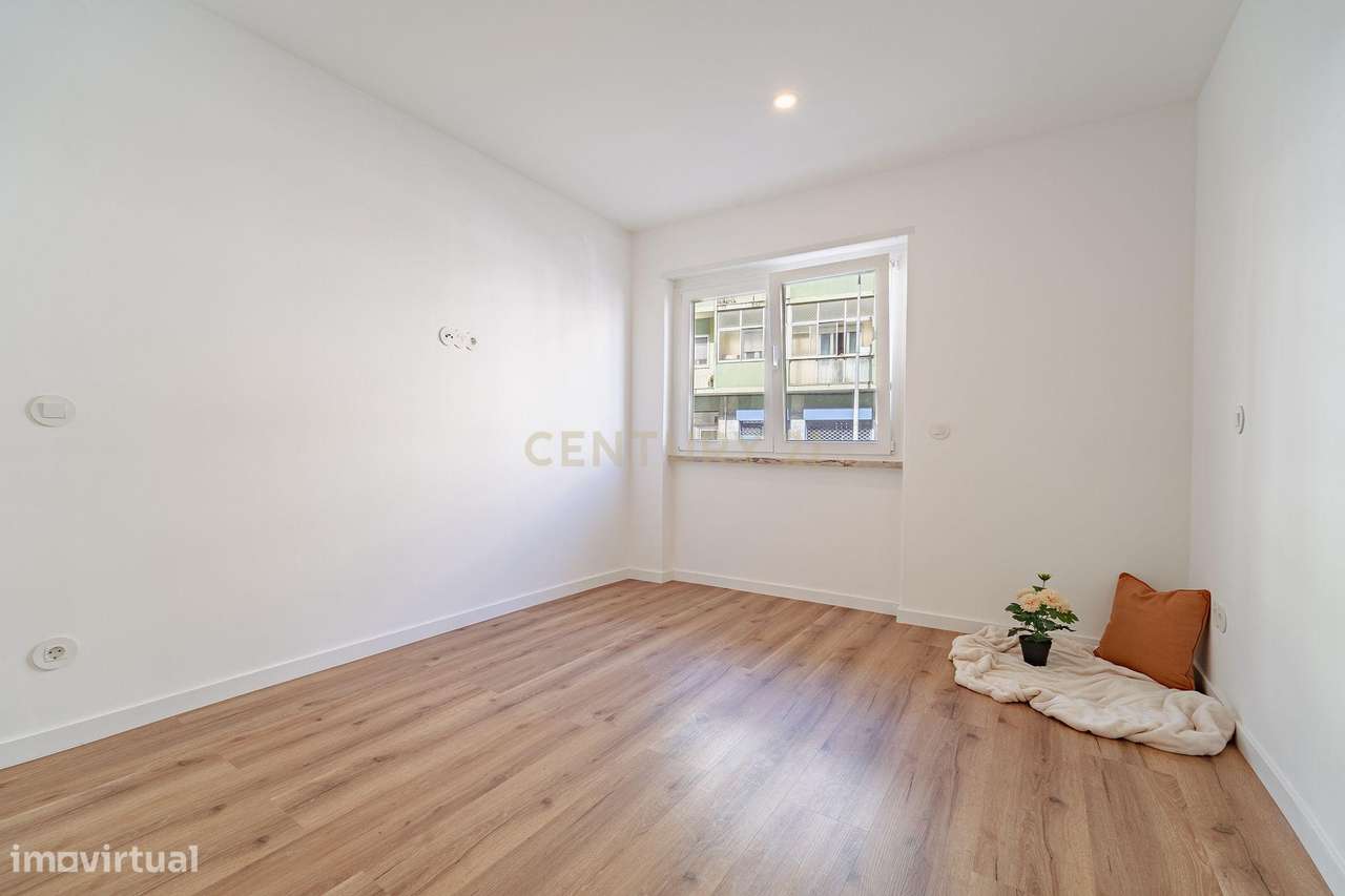 Apartamento T2 Fogueteiro com Logradouro-24