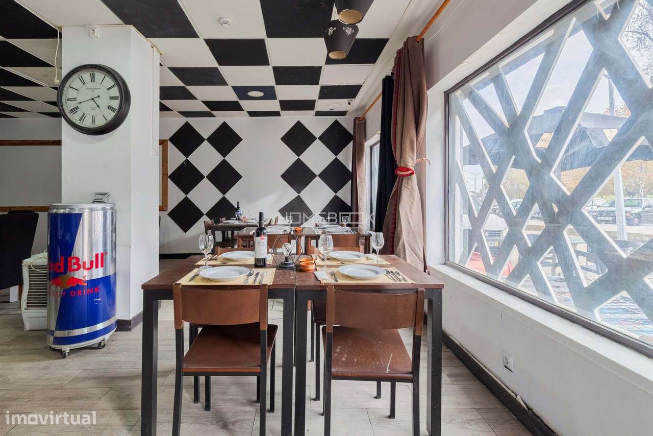 Loja na Avenida Bento de Jesus Caraça-5