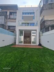 Fantástico apartamento T2 em Costa Cabral com Jardim e garagem