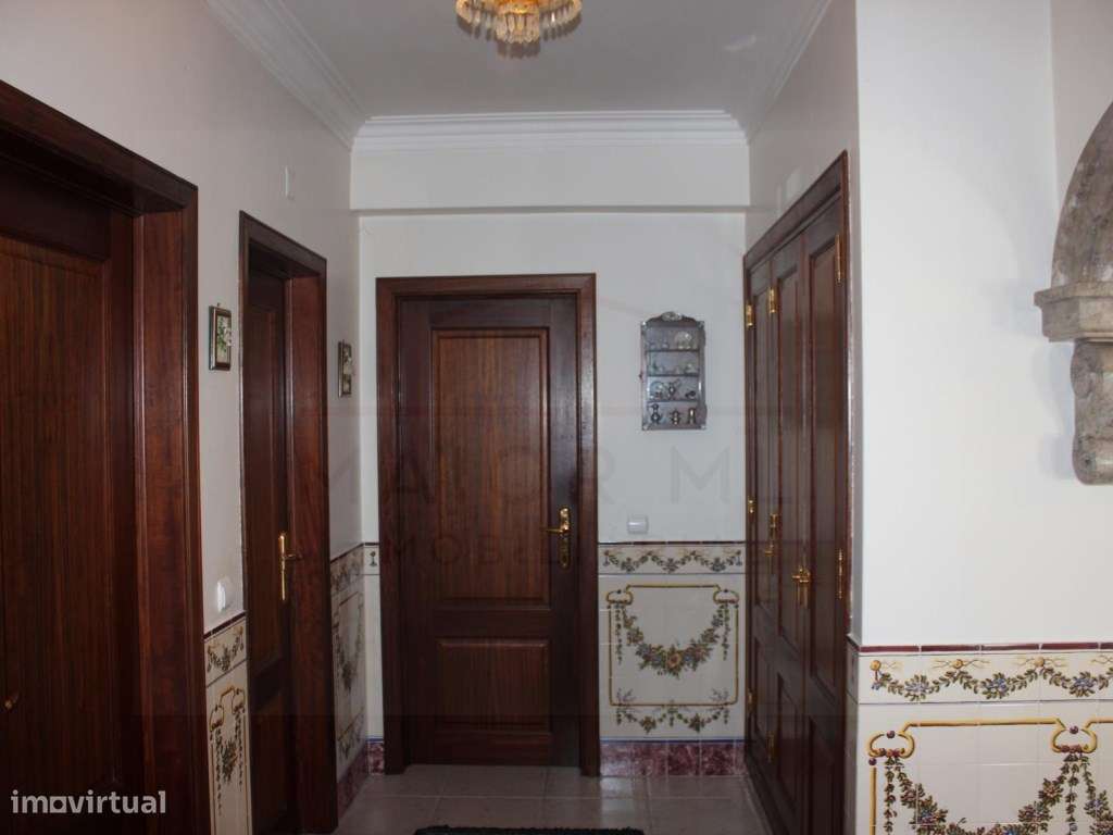 Luxuosa moradia T5 + 1 em Rio Maior-16