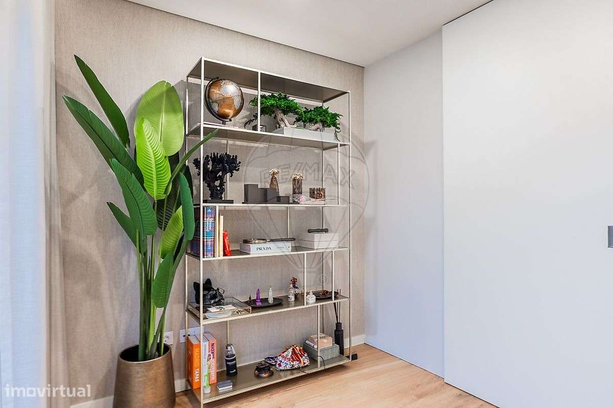 Moradia de Luxo T3+1 com Piscina Aquecida -300m da Praia em Matosinhos-11