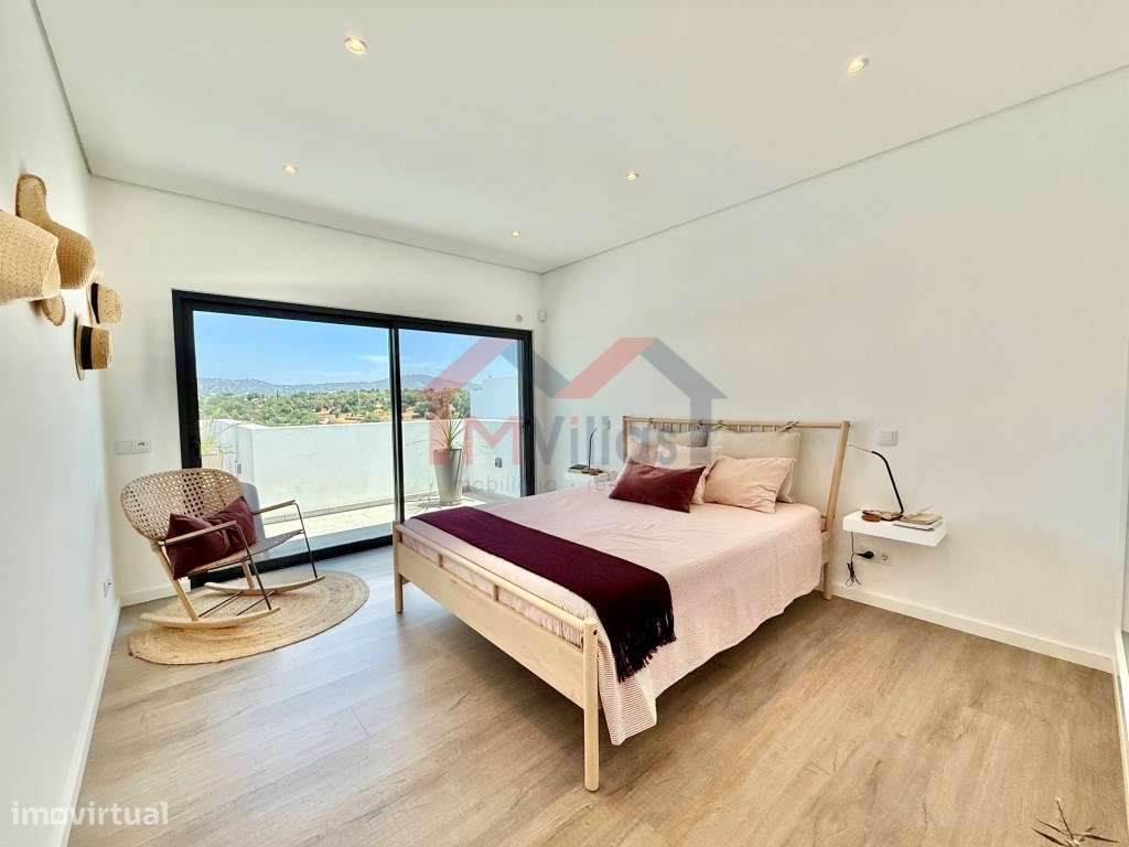 Moradia V4 com vista campo e piscina em Pechão - Olhão-22