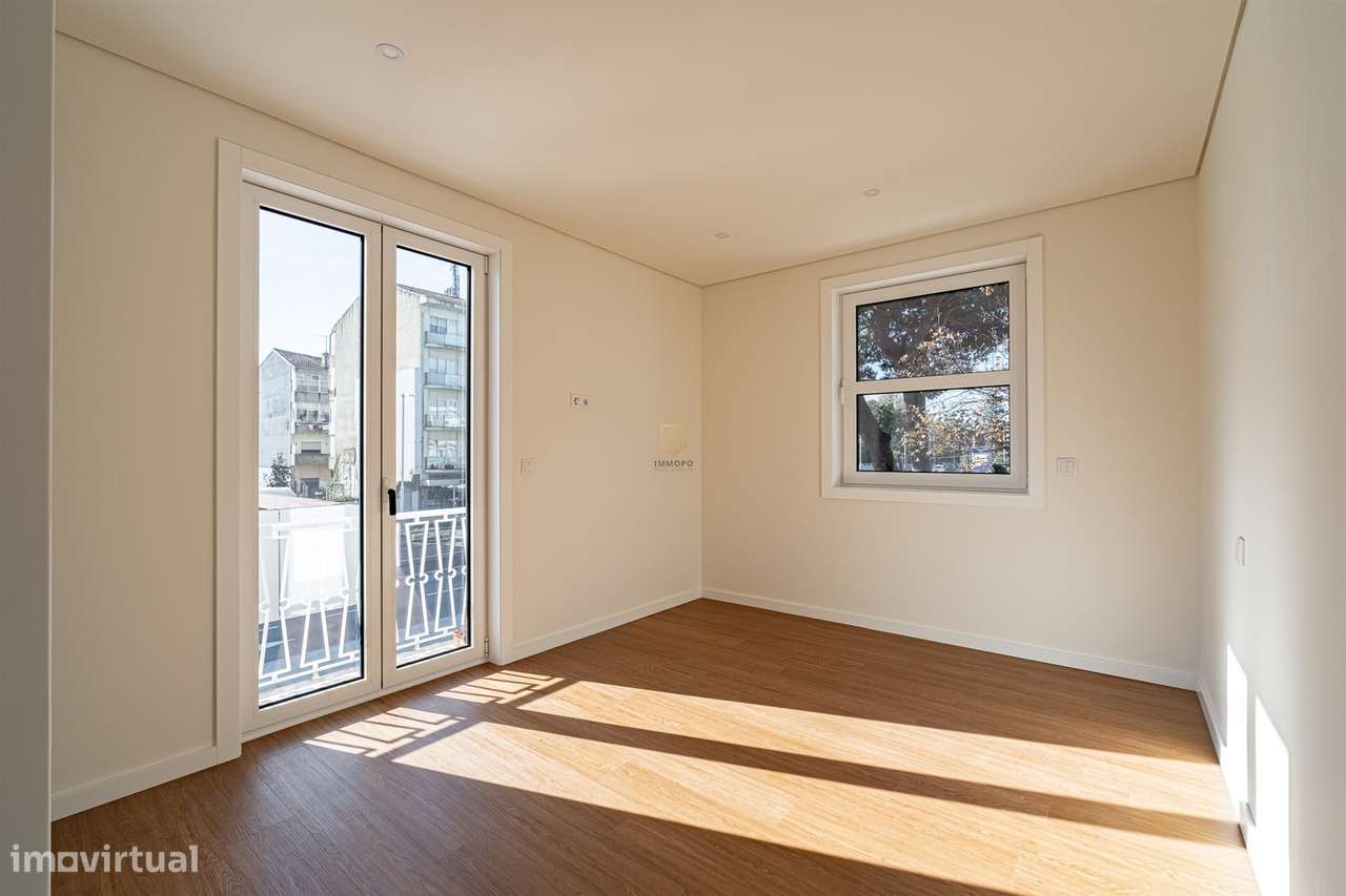 Apartamento T4 totalmente remodelado na Avenida da Boavista, Porto.-17