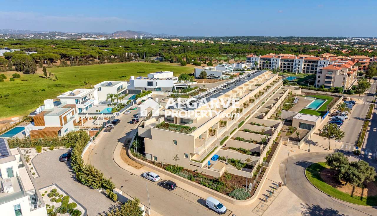 Sofisticação Moderna no Coração de Vilamoura: Apartamento Premium T2 n-27