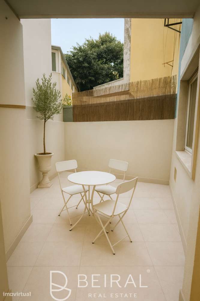 Apartamento T2 com logradouro no centro de Lisboa-0