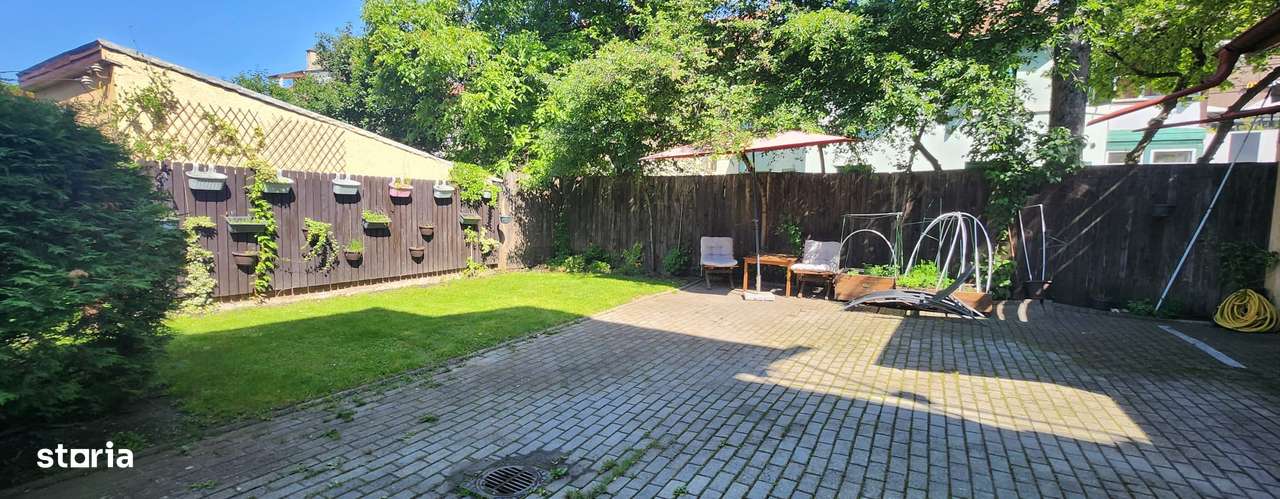 Apartament 4 camere, etaj 1/1, la casa, garaj, Centrul Civic - AFI. - Imagine principală: 3/17