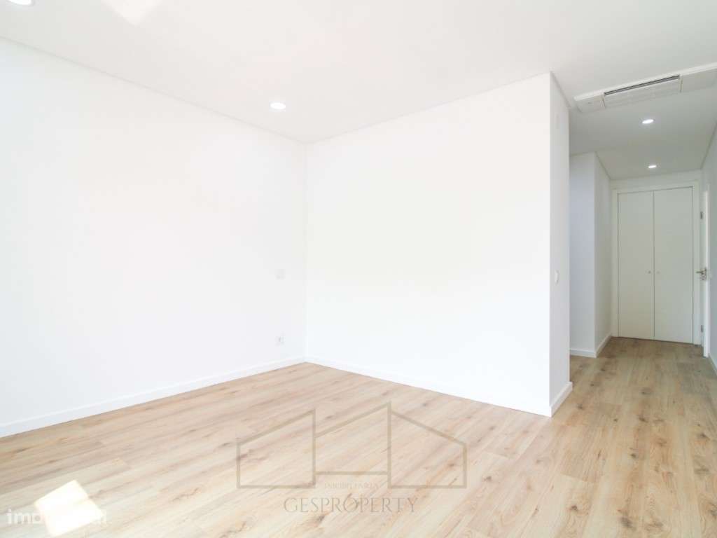 Moradia Isolada T4 - inserida em lote 420m2 - Aldeias de Irmaos - A...-43