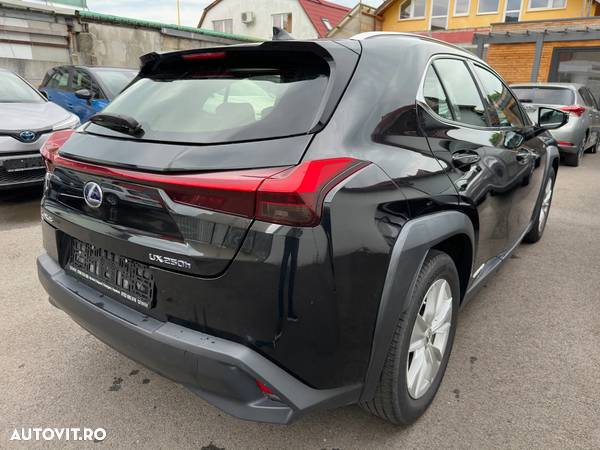 Lexus UX 250h FWD Business - 19