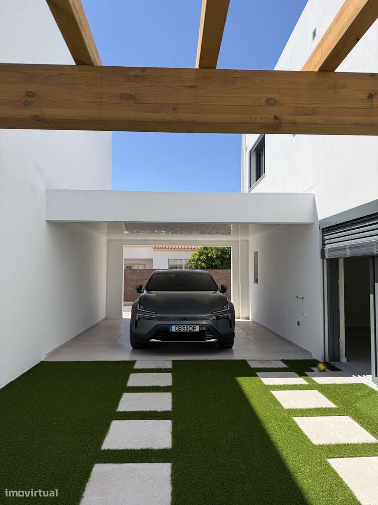 Moradia T4 com piscina, terraço e garagem em Ferreiras-34