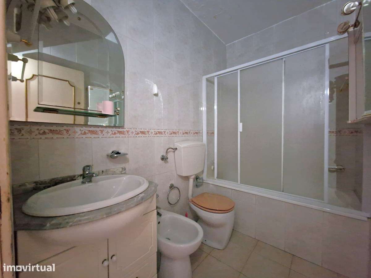 Apartamento T3 para remodelação total nos Olivais-10