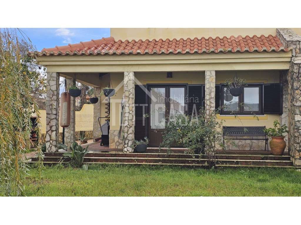 Moradia T3+1 na Venda do Pinheiro-7