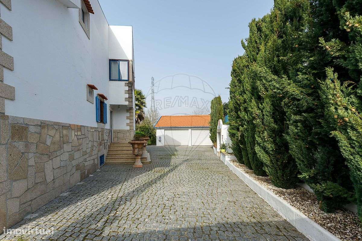 Moradia T8 para venda-13