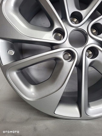 Felga aluminiowa Renault Megane III 7.0" x 17" 5x114.3 ET 47 - 2